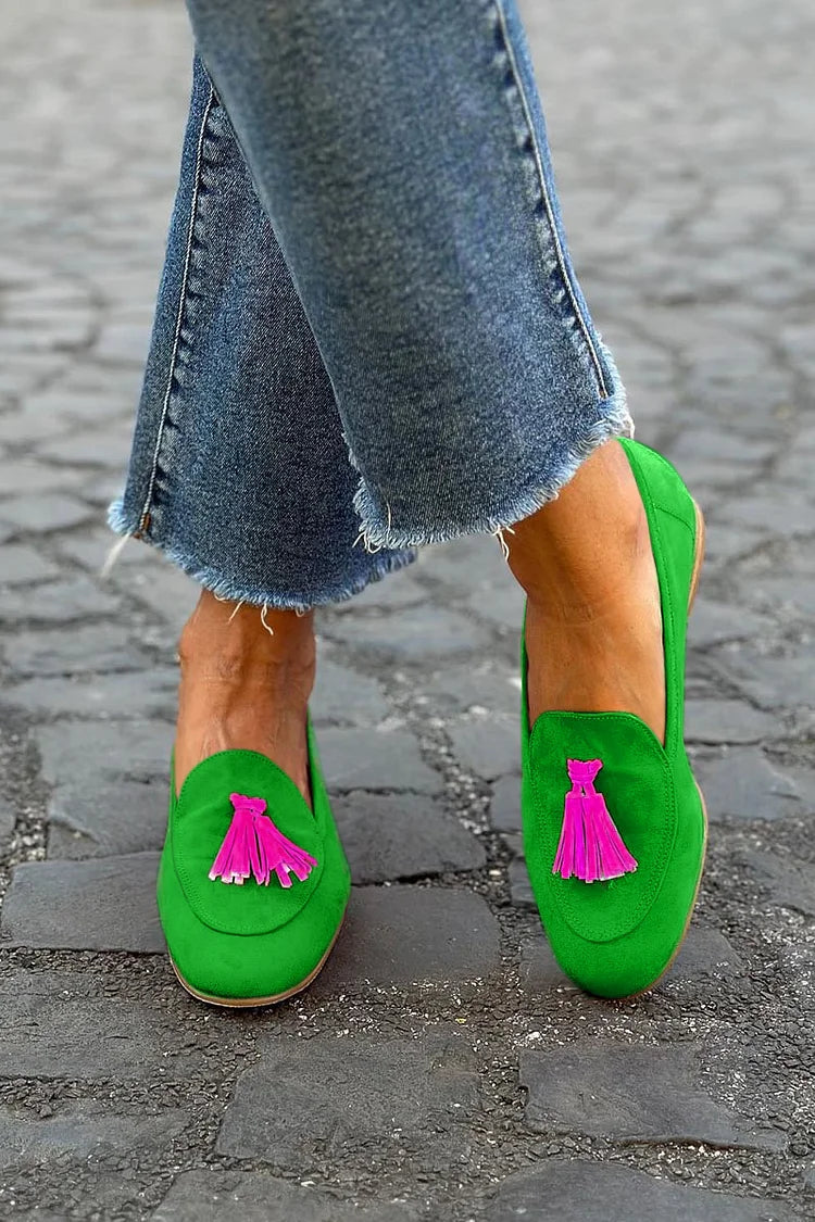 Hazel - Green loafer with pink fringes