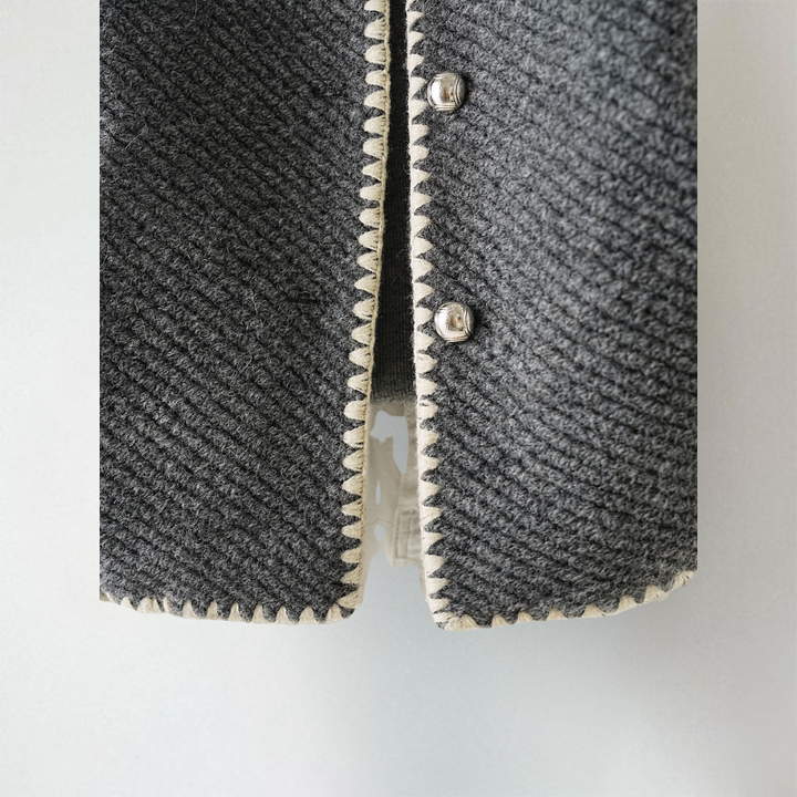 Amaris - Elegant Cardigan