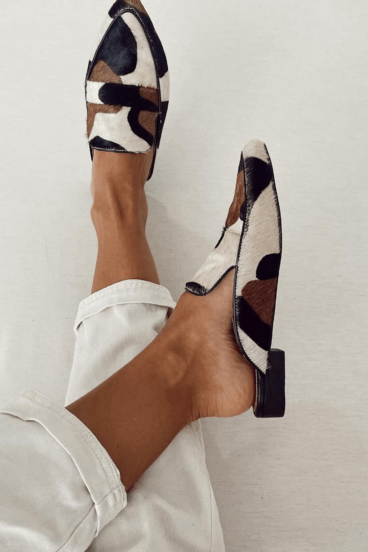 Mila - Moccasin with abstract pattern