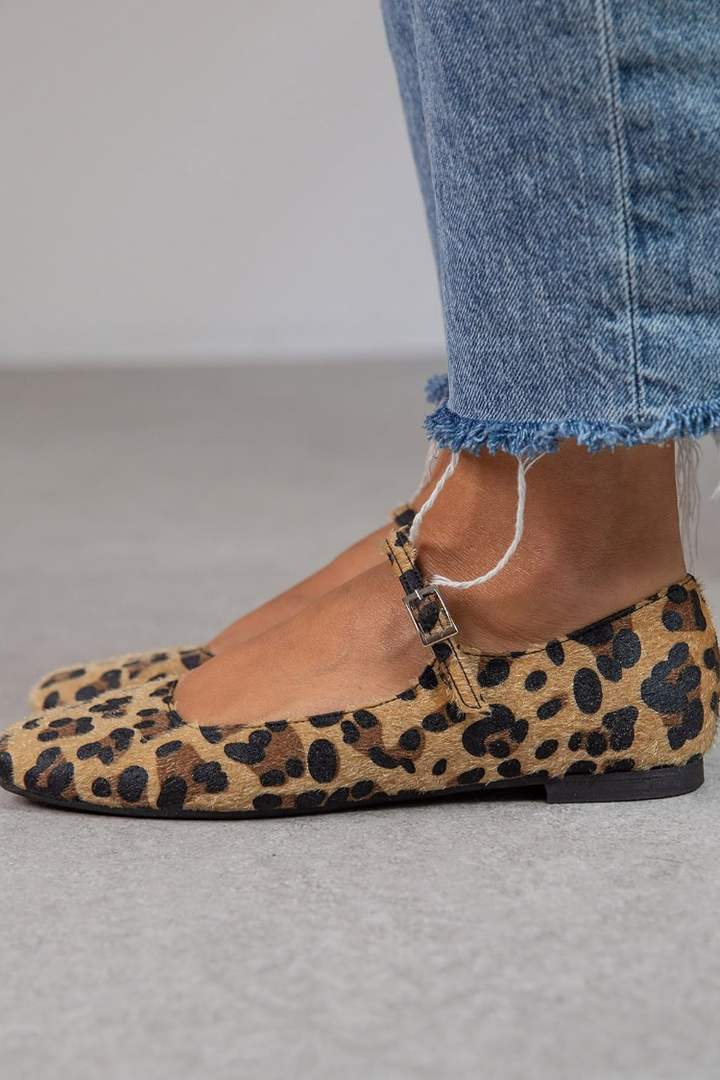 Posy - Ballet Flats with Strap and Adjustable Fastening