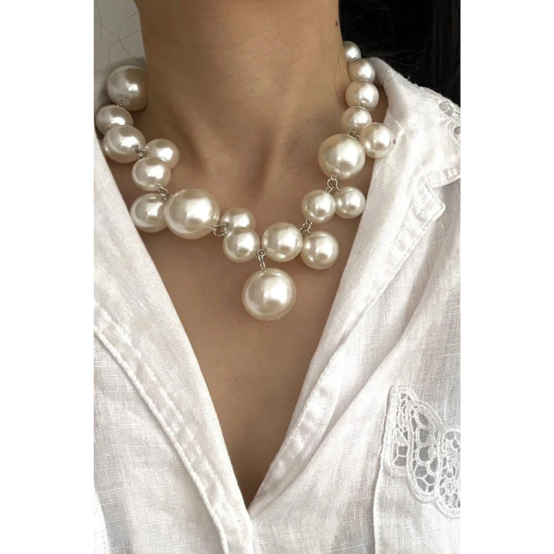 Ava - Bold pearl necklace