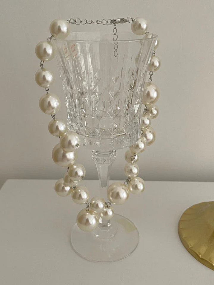 Ava - Bold pearl necklace