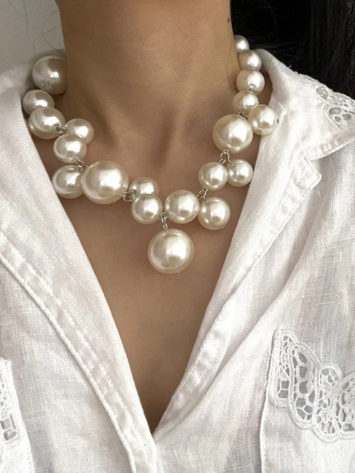 Ava - Bold pearl necklace