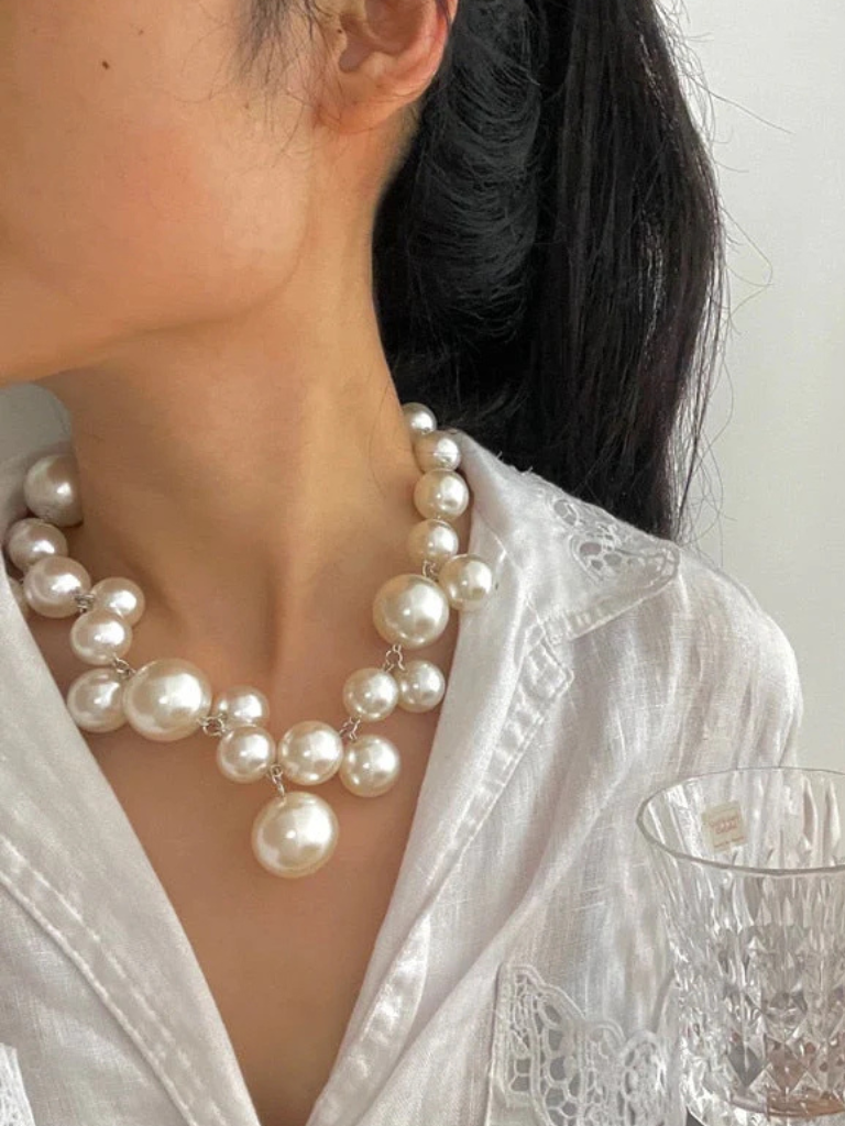 Ava - Bold pearl necklace