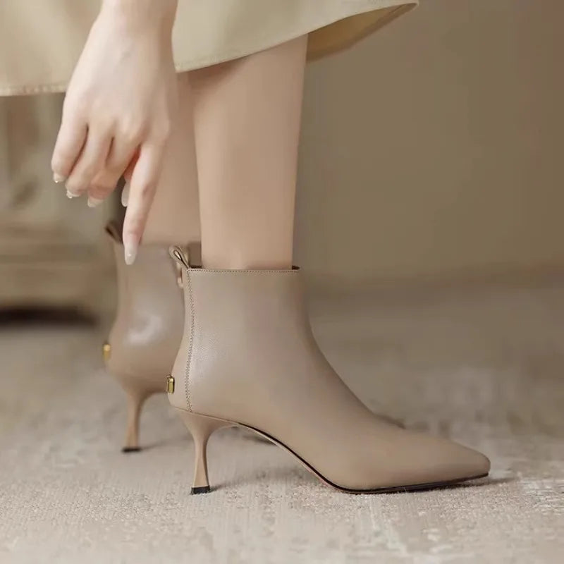 Juliana - Kitten Boots