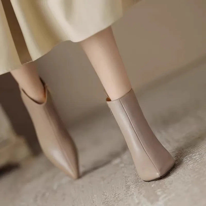 Juliana - Kitten Boots