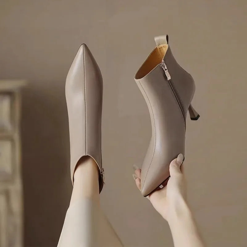 Juliana - Kitten Boots