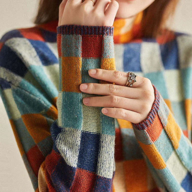 Ella - Cozy Retro Sweater